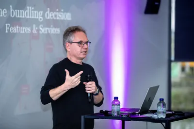 Maarten Laruelle speaking at a SaaS event